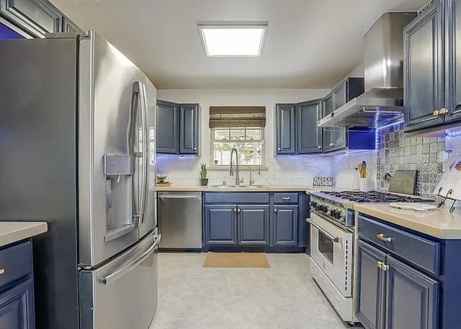 Photo - 632 Shaddick Dr