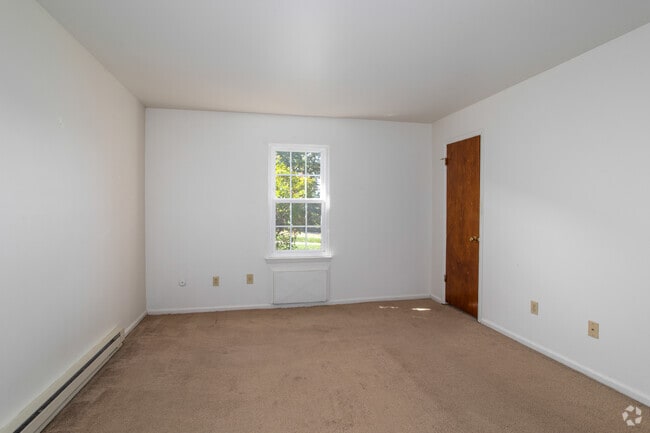 1BR, 1BA - 630SF - Bedroom - Oak Hollow Apartments