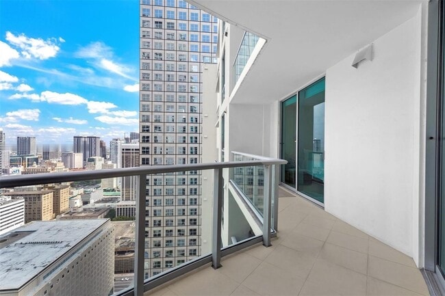 Photo - 300 S Biscayne Blvd Unidad T-3407