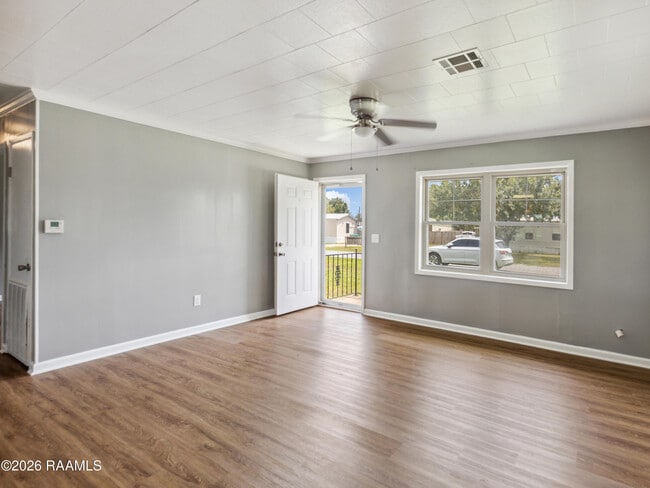 Photo - 319 W Railroad Ave