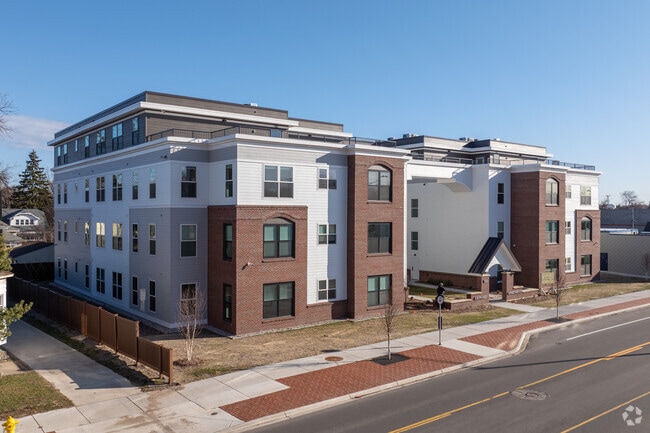 Leonard Apartments