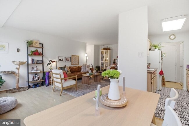 Photo - 1210 N Taft St Unit 205