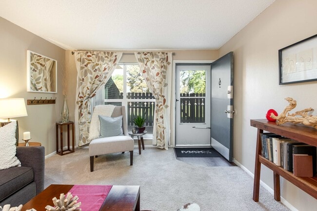 Photo - Webster Lake Apartments