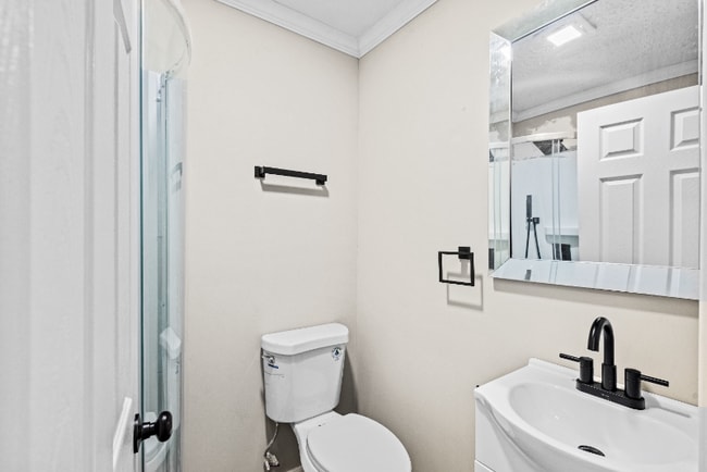 Photo - 206 E 37th St