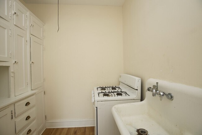 4856 N Damen Ave Unit 112