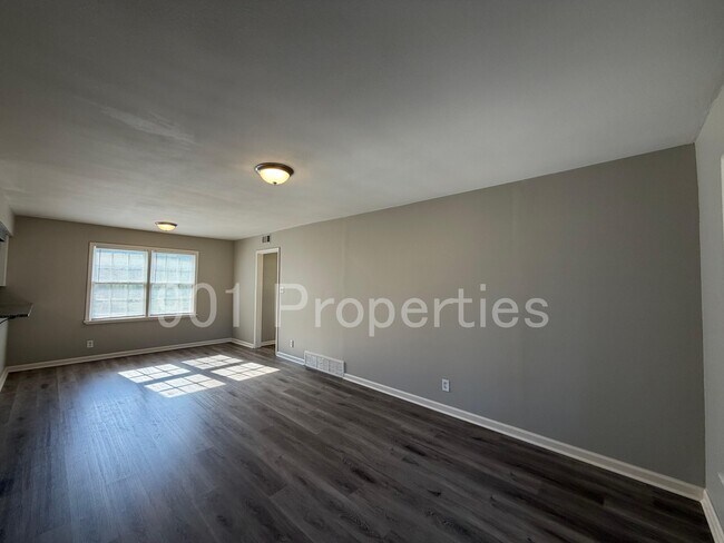 Photo - 2658 Galaxie St