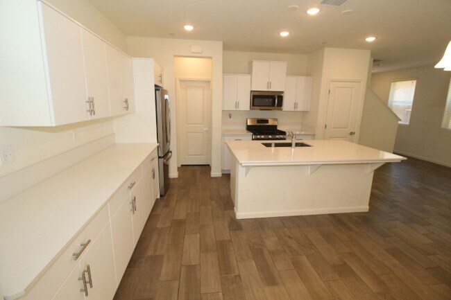 Photo - 651 Farmhouse Ave