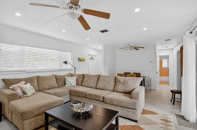 Building Photo - 2235 SE 6th St