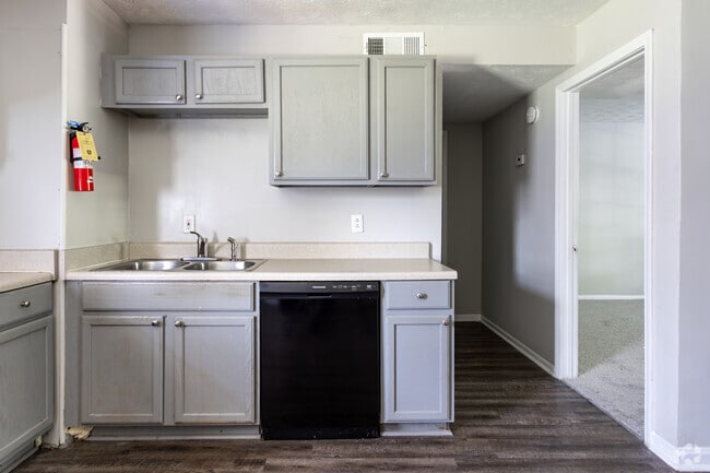 1BR, 1BA - 700SF - Kitchen - Maple Ridge Apartments