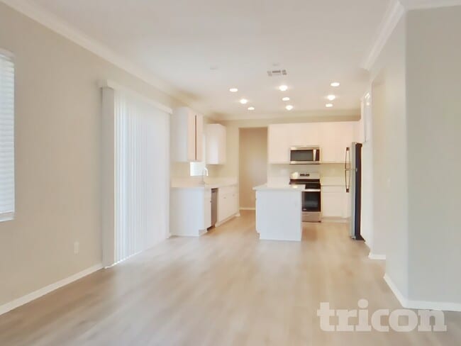 Photo - 33558 Iris Ln