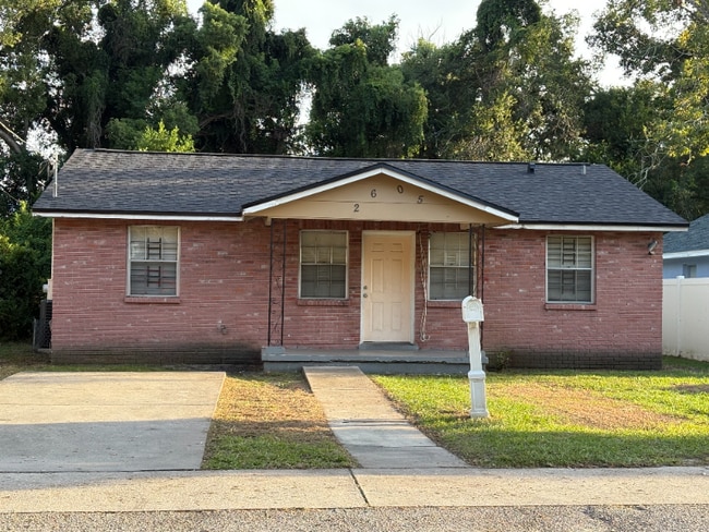 Building Photo - 2605 E 26th Ave Rental