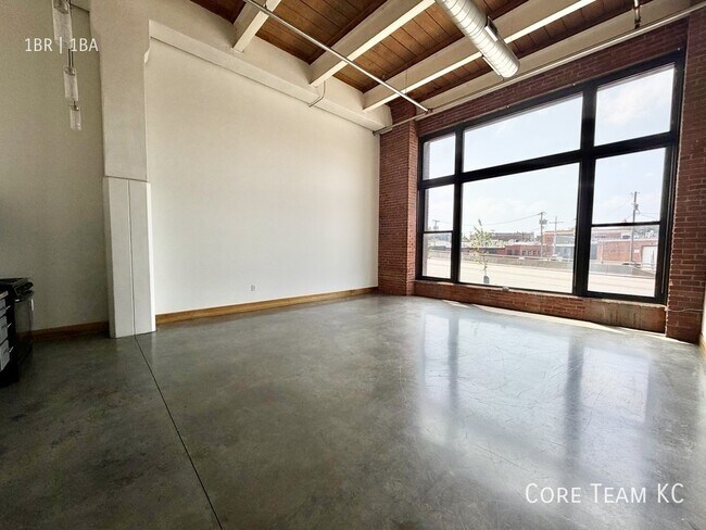 Building Photo - 382 W 22nd St Unit 214
