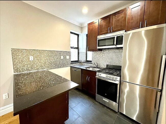 329 Lincoln Pl Unidad 4R