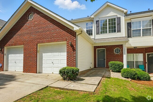 Building Photo - 2 Bedroom Townhome in Pineville!