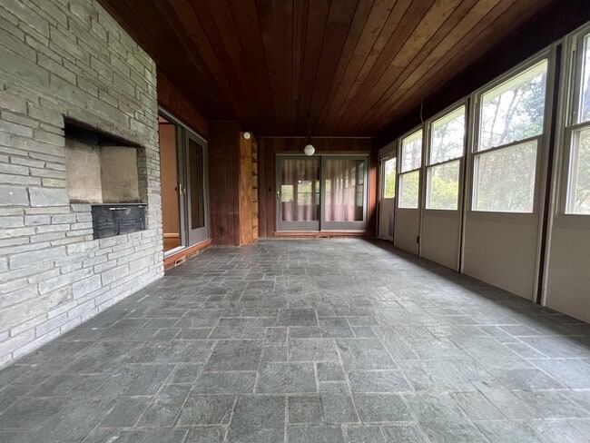 Photo - 3329 Collins Ferry Rd