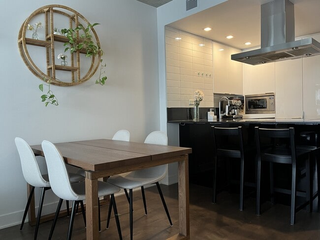 Photo - 700 Rue Saint-Paul O Unit 906