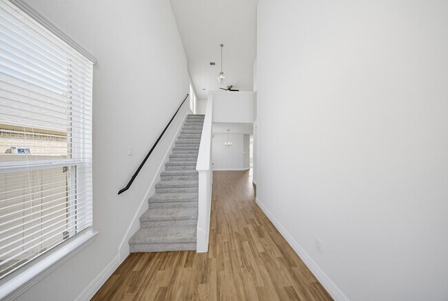 Photo - 40615 Guillemont Ln
