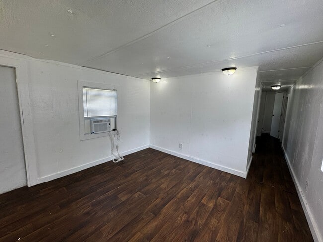 Photo - 2 Bedroom / 1 Bath Single wide for Rent – Irvin St, Live Oak, FL