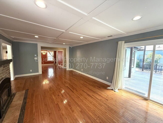 Photo - 687 E 8th St