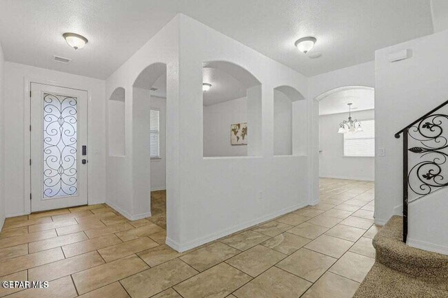 Photo - 520 Gomez Rd