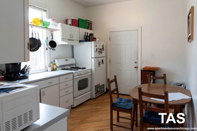 Building Photo - 2616 N Marshfield Ave Unit 1R