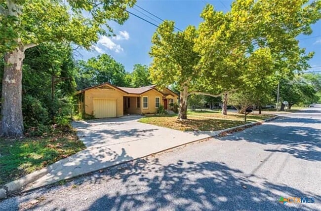 Photo - 609 S Pecan Ave