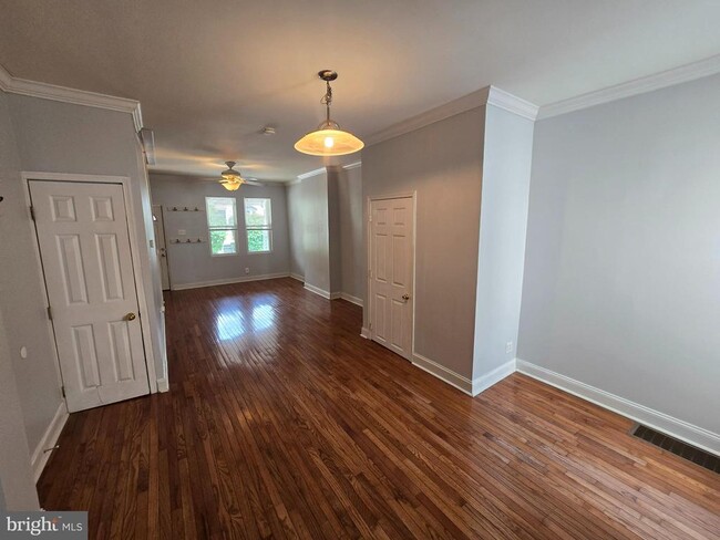 Photo - 4420 Fleming St