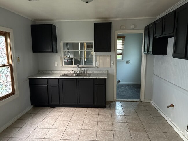 Photo - 4521 Victory Ave