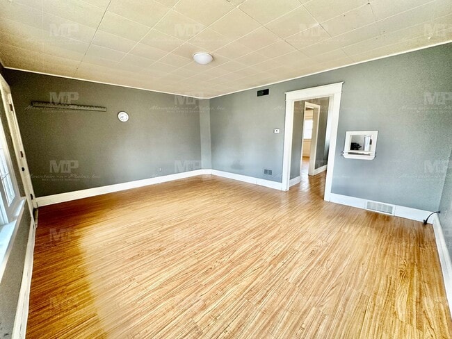 Photo - 619 S Whitcomb St