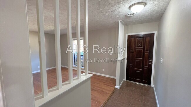 Photo - 561 Dunbarton Rd
