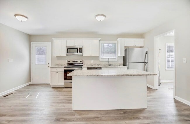 Photo - 3068 Rollingwood Ln SE