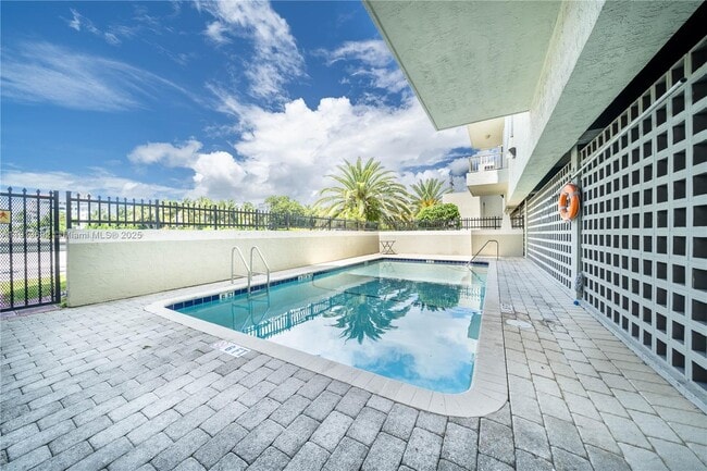 Photo - 2600 Collins Ave Unit 308