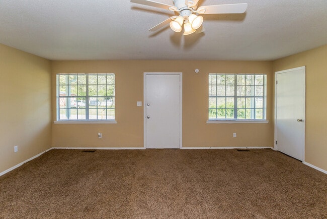 Photo - 4015 Goodwin Rd