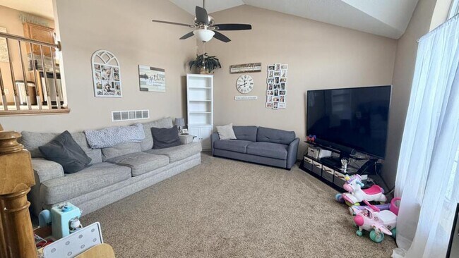 Photo - 2213 Larkspur