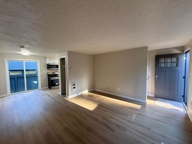 Photo - NOW SHOWING - RENOVATED Townhome Style Apartment In Raleigh Hills - See Listing for DETAILS and S... Unit 5117