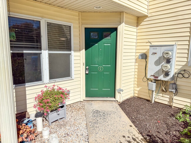 Photo - 7276C Sauerkraut Ln Unit 7276C