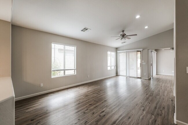 7223 W Winslow Ave