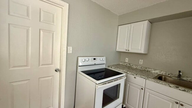 Photo - 205 Mill St