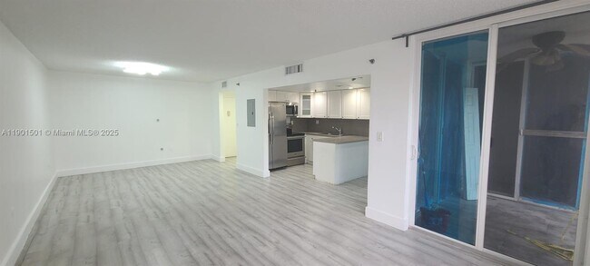 Photo - 17890 W Dixie Hwy Unit 103