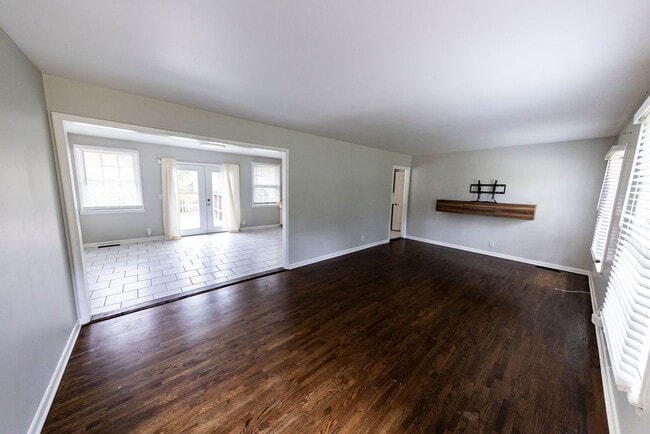 Photo - 205 Lady Marion Dr