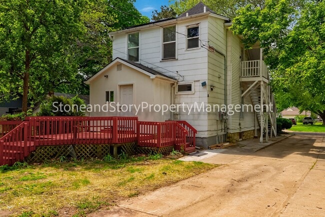 Photo - Large 4 bedroom 2 bath in well established Oakland neighborhood