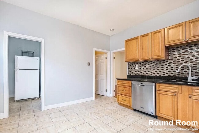 Building Photo - 28 Moreland St Unit 1 Rental