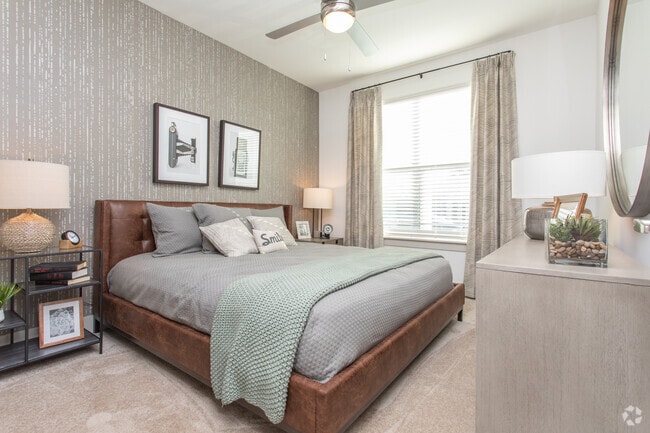2BR, 2BA - 1041SF