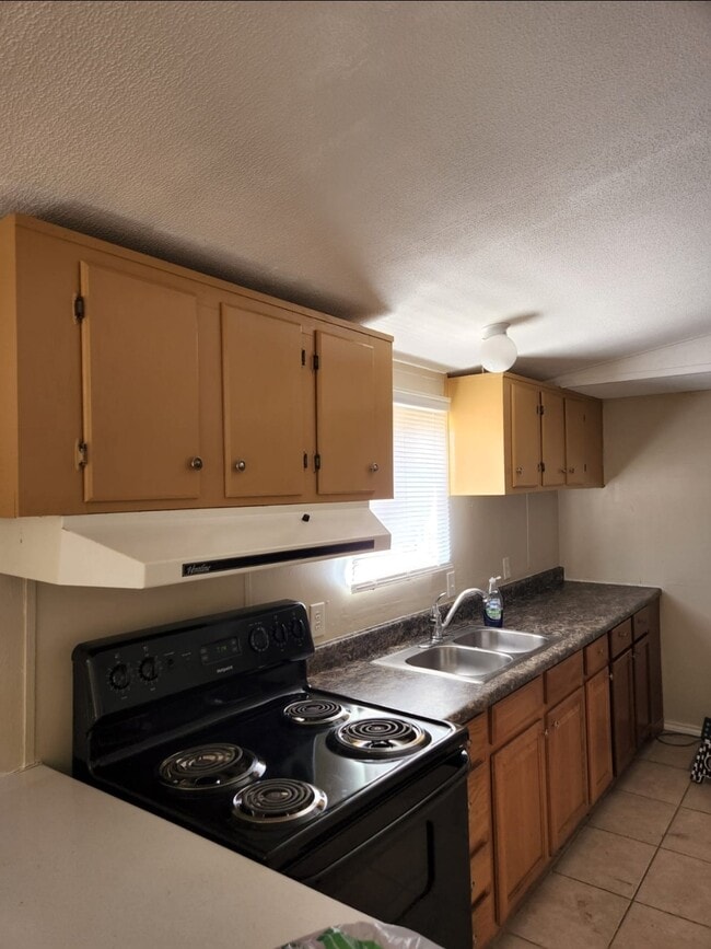 Photo - 421 E Zipp Rd