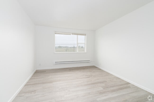 2BR, 1BA - 760SF - Living Room