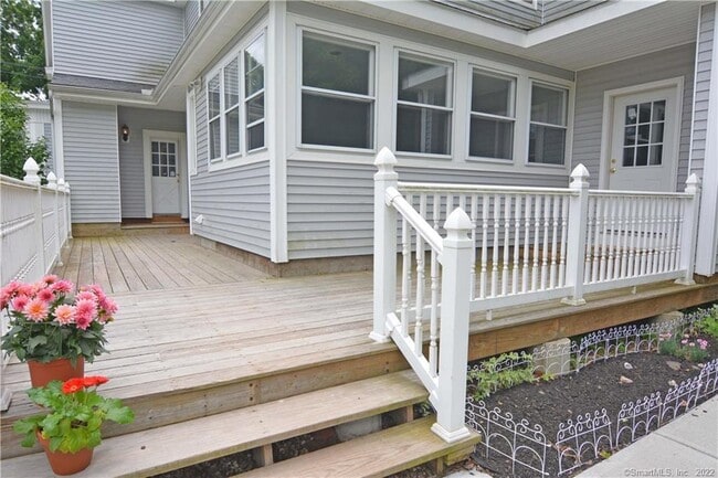 Photo - 405 Maple Ave