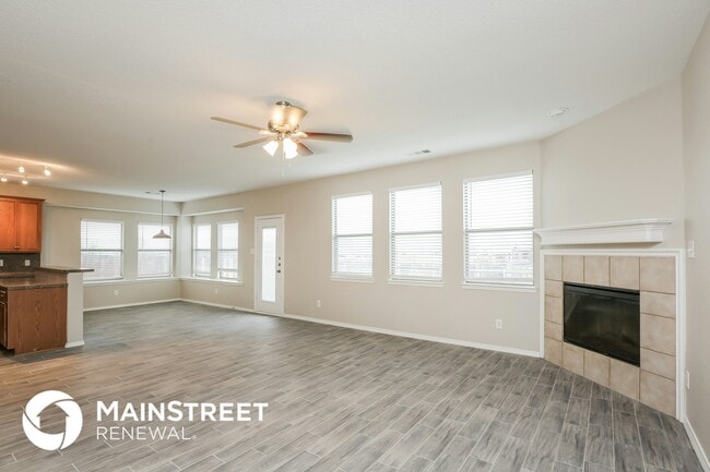 Photo - 533 Crown Oaks Dr