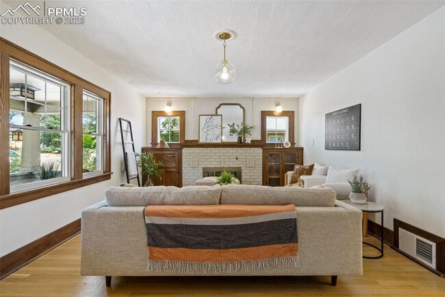 Photo - Updated Craftsman, minutes to downtown - 4 bedroom, 2 bath, alley parking + garage
