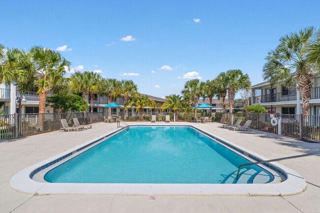 Salt Water Pool - Breeze Apartments