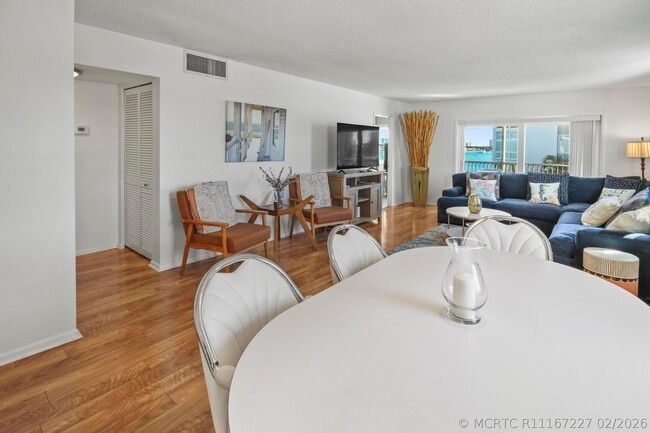 2936 Lake Shore Dr Unit 310